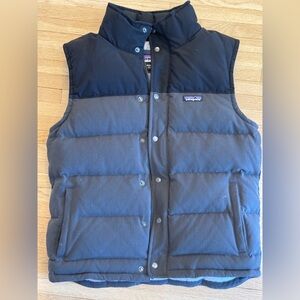 Patagonia Men's Black and Dark Gray Vest